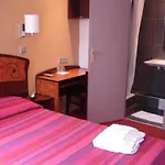 Hostel Plug Montmartre By Hiphophostels Paris